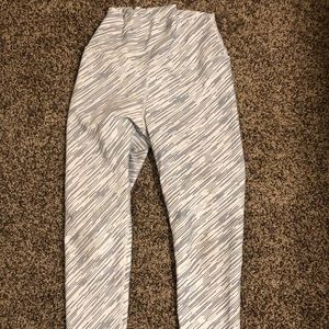 Ptula desaraee leggings